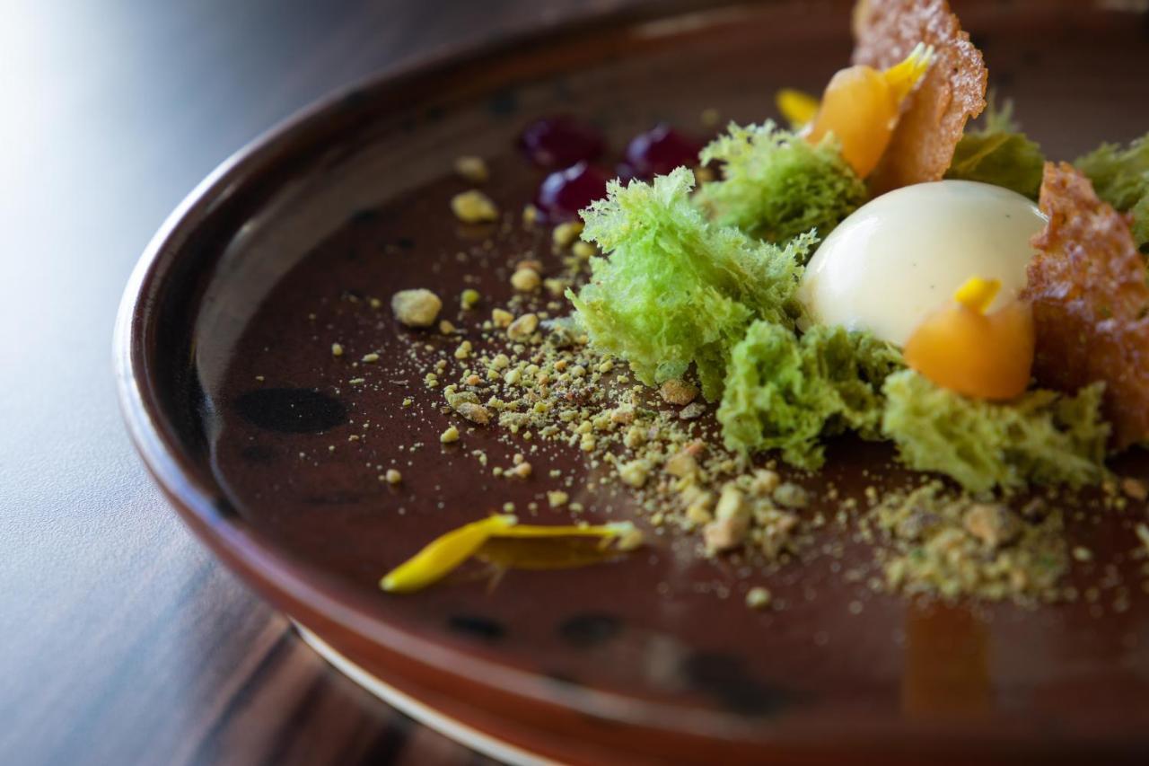 The George Hotell Christchurch Eksteriør bilde A chocolate dessert