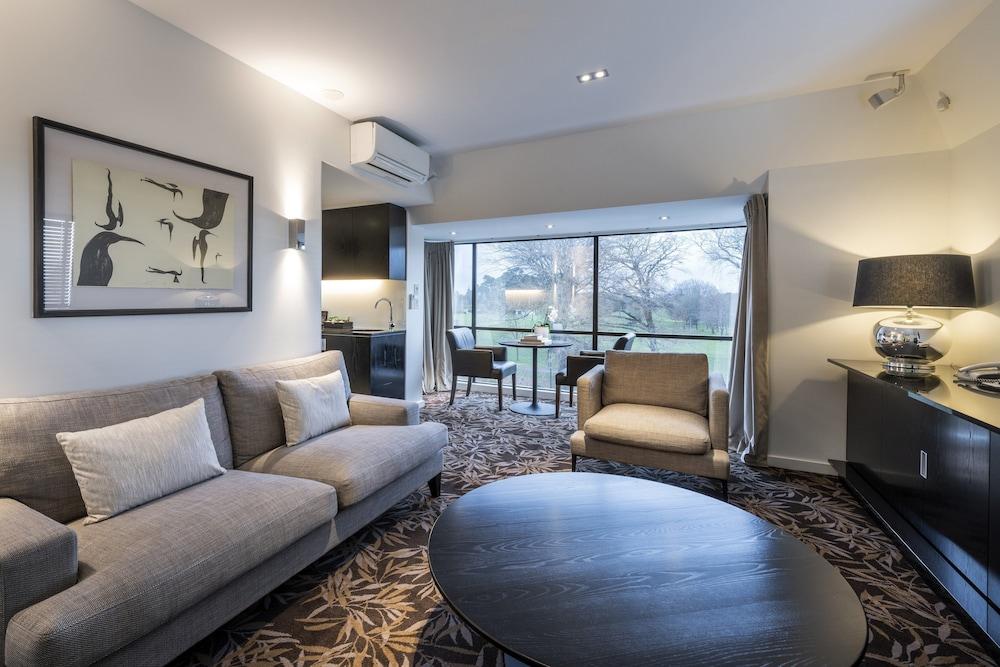 The George Hotell Christchurch Eksteriør bilde A suite at the hotel