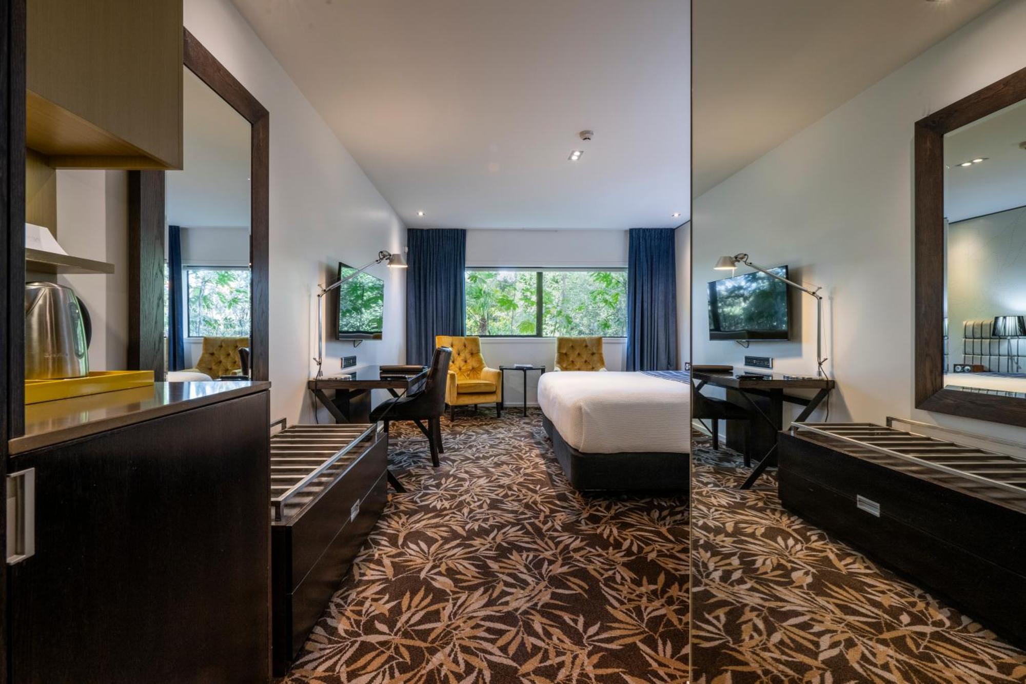 The George Hotell Christchurch Eksteriør bilde A room at the hotel