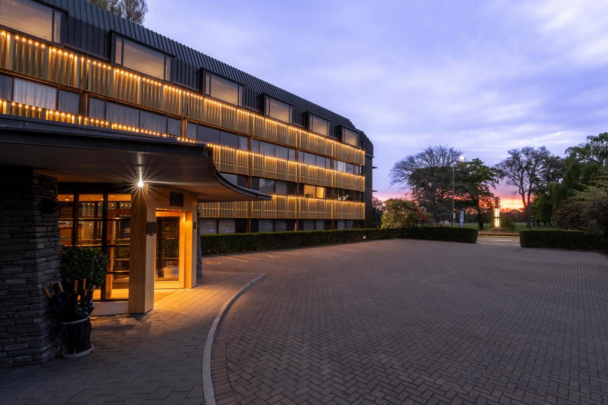 The George Hotell Christchurch Eksteriør bilde The hotel at night