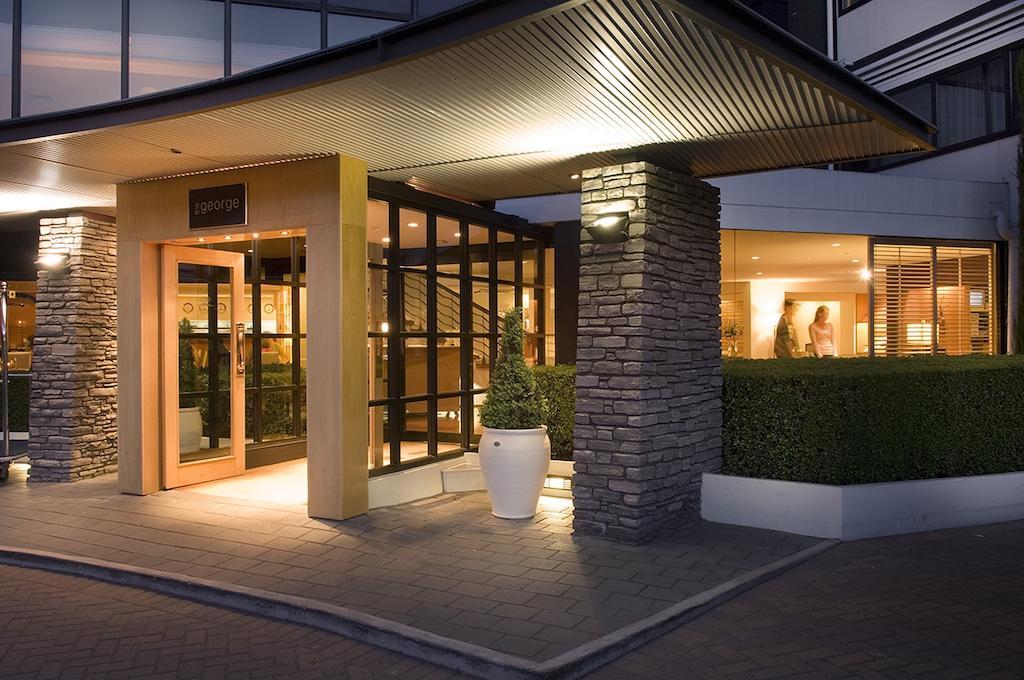 The George Hotell Christchurch Eksteriør bilde Entrance to the hotel